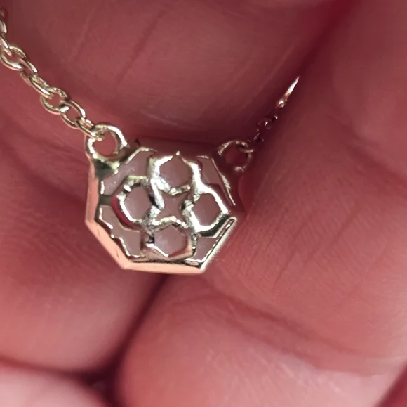 Kendra Scott Davie Rose Quartz Necklace - Picture 6 of 9